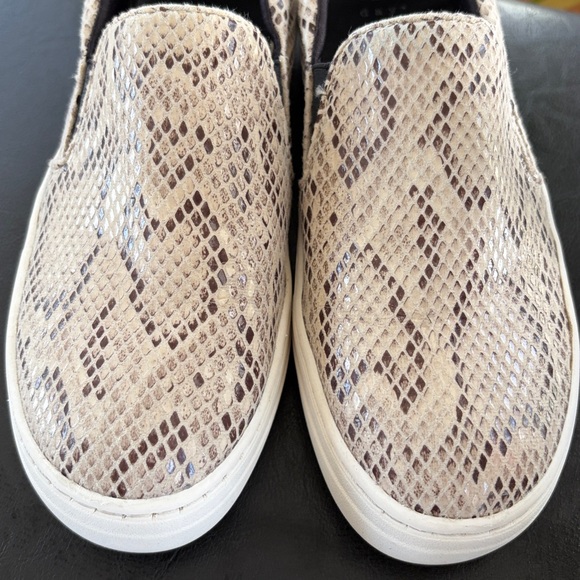 A New Day Beige Snakeskin Sneakers. Size 7 - Picture 3 of 8
